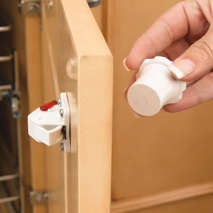 how to lock kitchen cabinets