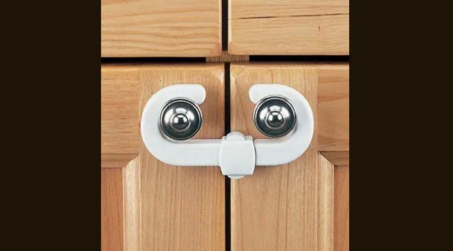 How to Lock Kitchen Cabinets